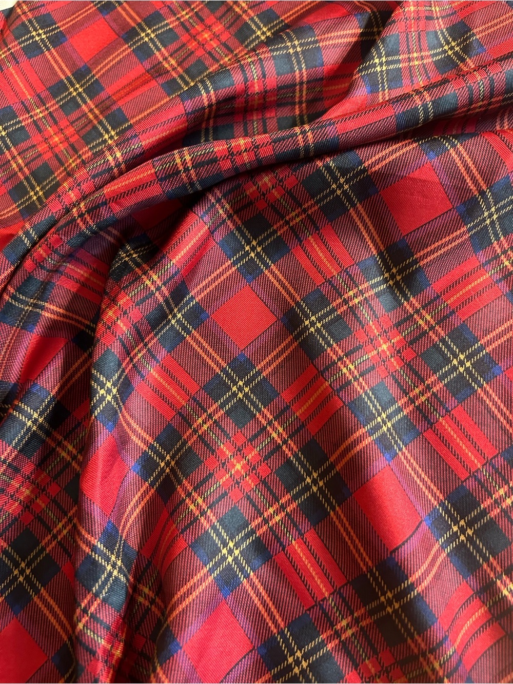LAURA ASHLEY VTG SANTA CLAUS OVER RED TARTAN PLAID BACKGROUND SCARF SILK - Picture 3 of 10